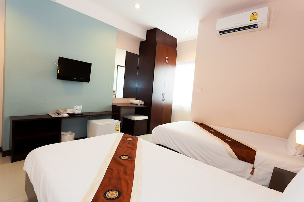 Standard Twin Room, 2 Twin Beds photo 3