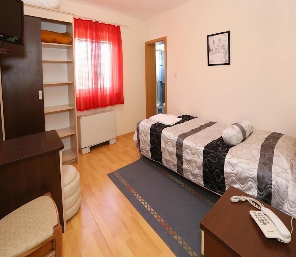 Single Room photo 1