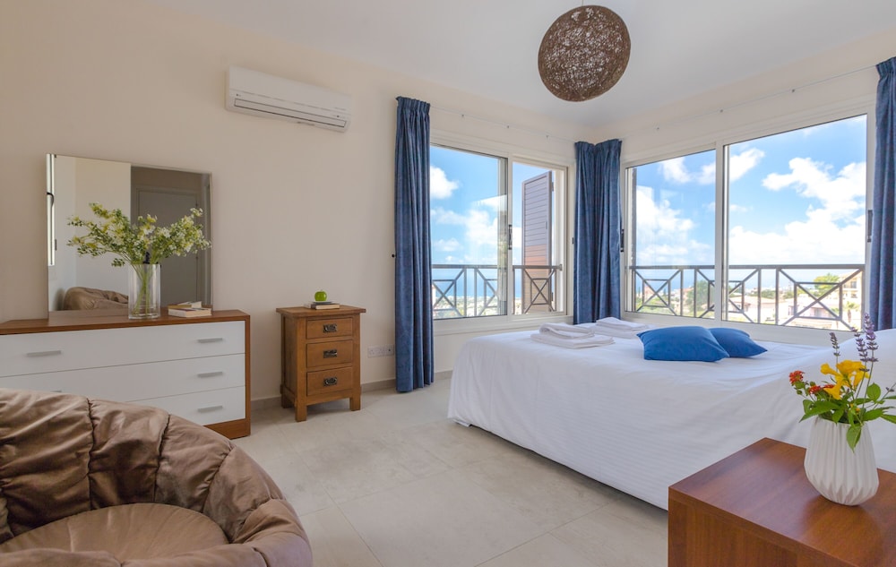Luxury Villa, 4 Bedrooms