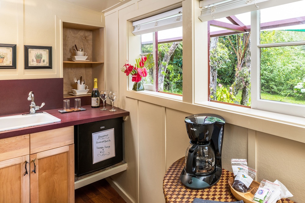 Private Rainforest Cottage (Umauma Fall) photo 3