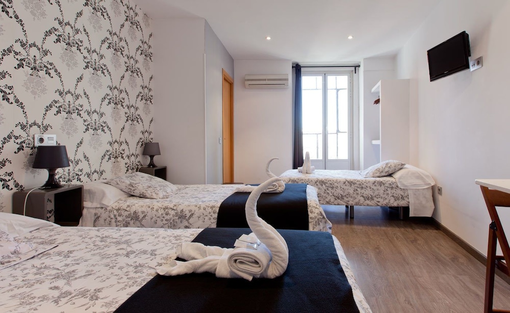 Triple Room, Private Bathroom - Photo 1