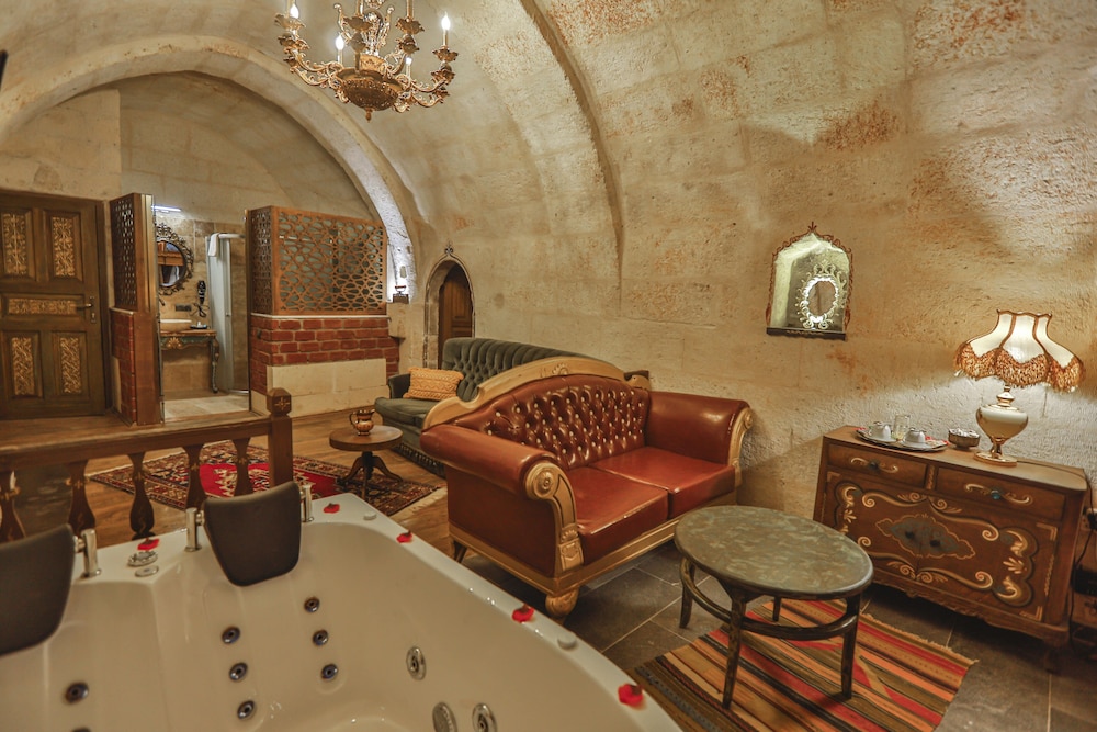 Luxury Suite, Jetted Tub, Valley View - Photo 5