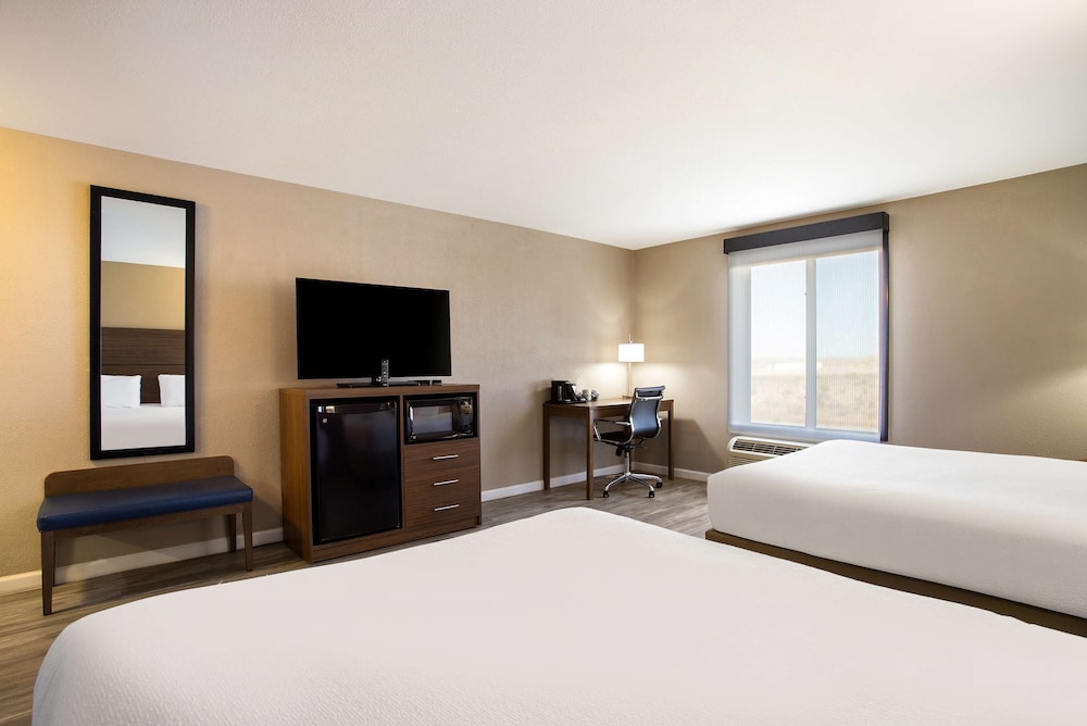 Standard Room, 2 Queen Beds, Accessible, Refrigerator & Microwave - Photo 2