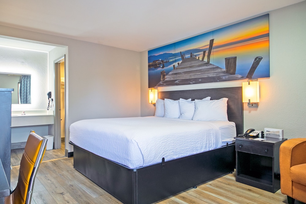 Room, 1 King Bed, Non Smoking - Photo 1