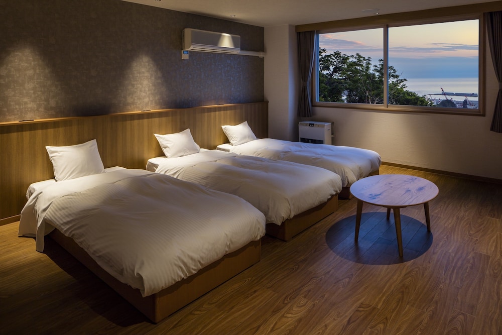 Basic Triple Room, 3 Twin Beds, Non Smoking photo 2