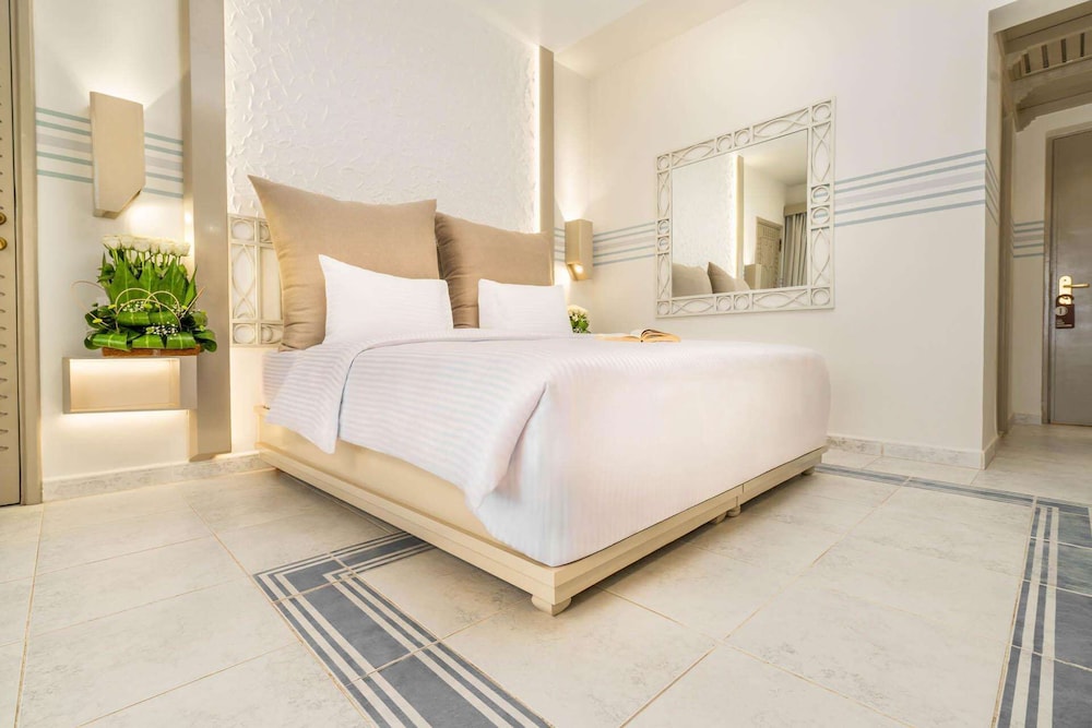 Aquamarine Queen or Twin Room - Beach Front - Photo 4