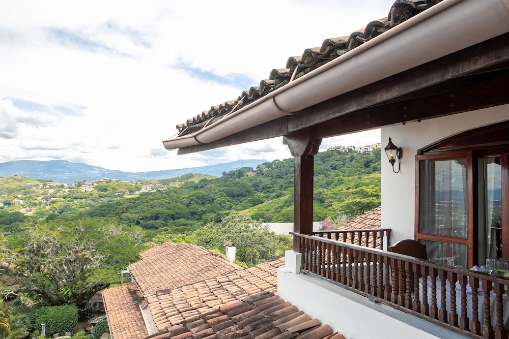 Deluxe Room, 1 King Bed, Balcony, Valley View - Photo 4