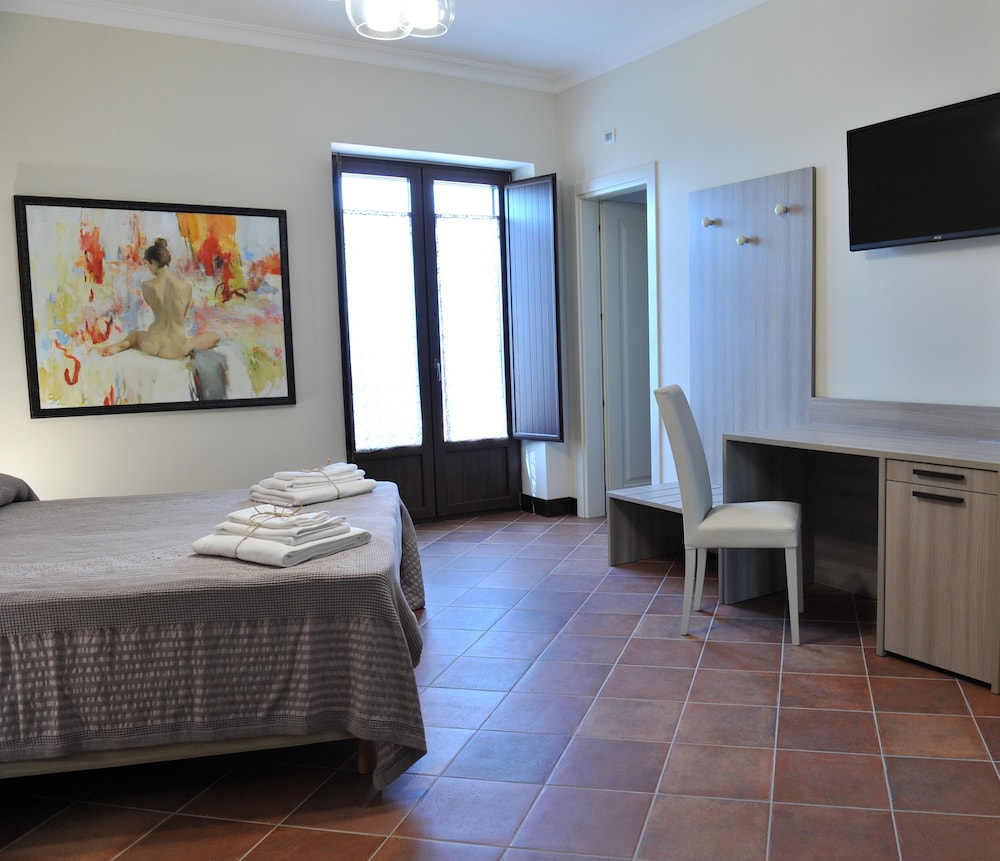 Double or Twin Room photo 3
