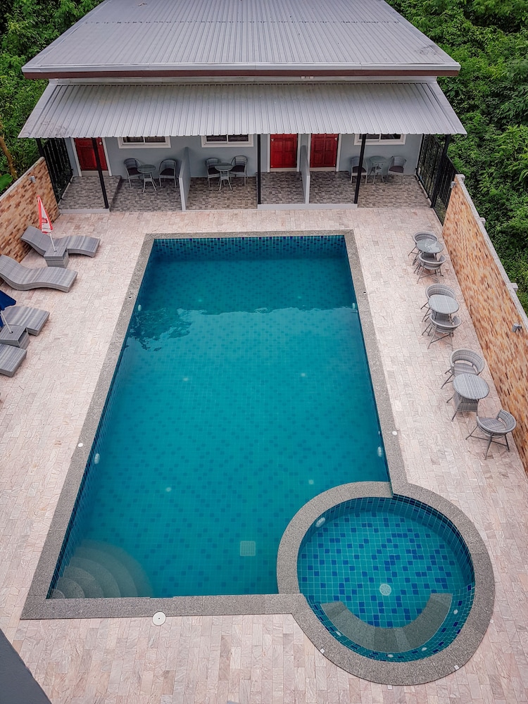 Deluxe Pool Bungalow photo 3