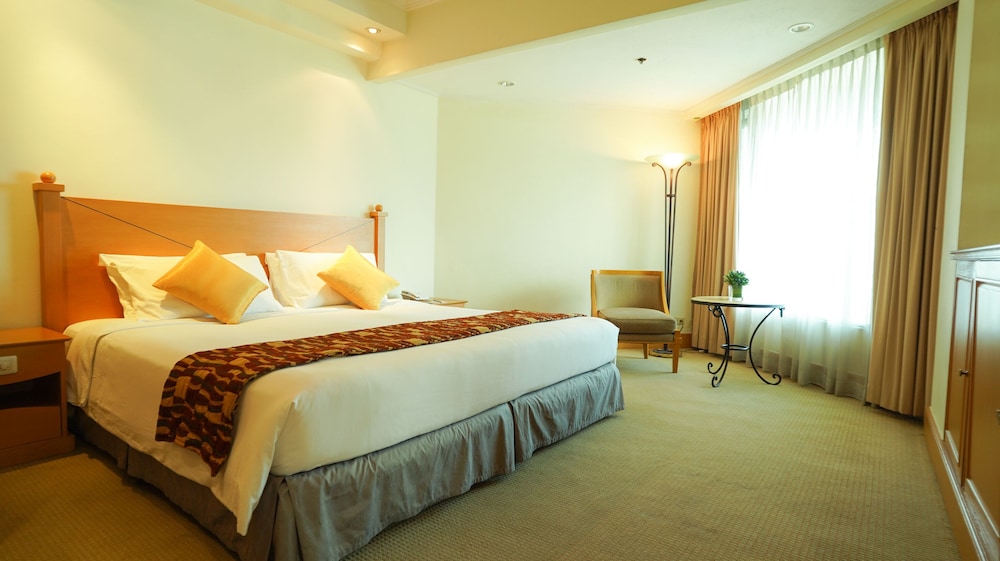 Deluxe Room King Bed - Photo 3