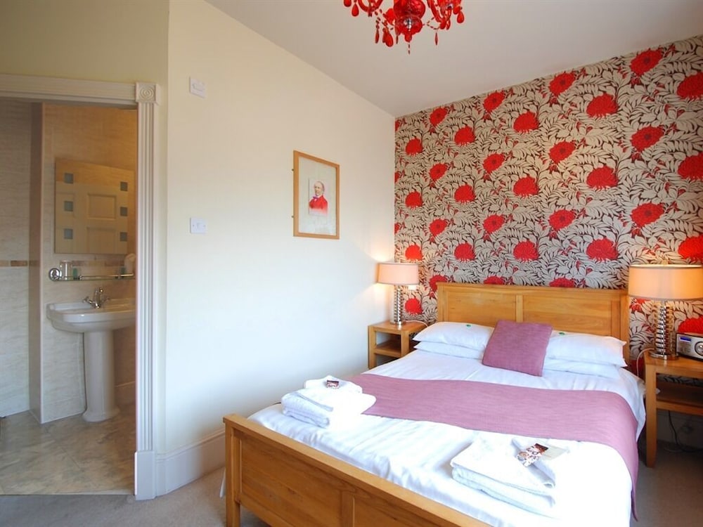 Luxury Double Room, Ensuite, Partial Sea View (Sea & mountain view) photo 2