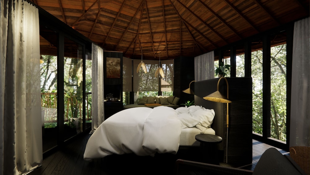 Treehouse Hideaway