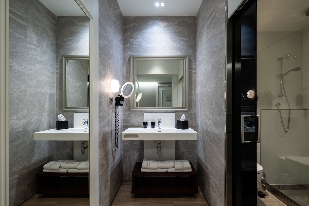 Suite Terrace with Swimming Pool, single Use photo 3