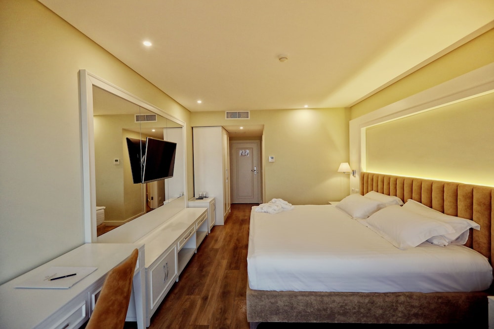 Standard Room (Land View)