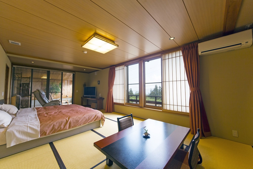 Two-Bedroom Suite With Open-Air Bath (Sakura)
