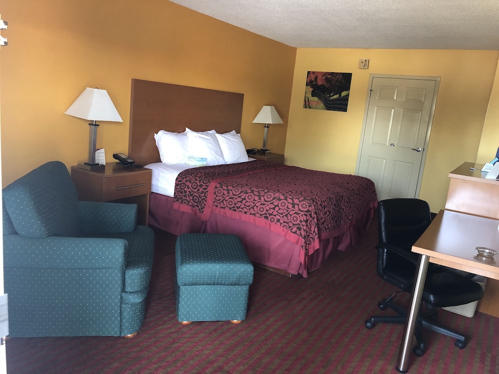 Room, 1 King Bed, Accessible, Smoking photo 2