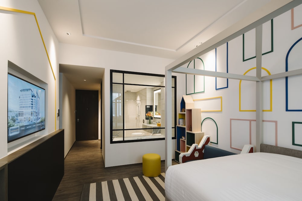 Family Suite 1 King + 1 Bunkbed photo 3