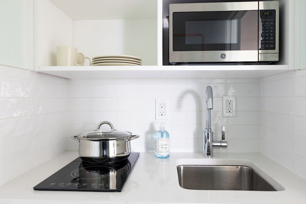 Room, Multiple Beds, Kitchen, Ocean View - Photo 3