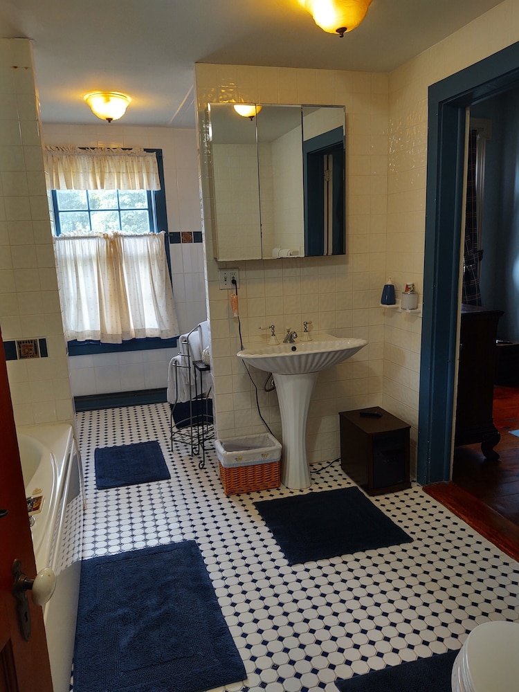 Standard Room, 1 King Bed, Non Smoking (Hearth Room) photo 3