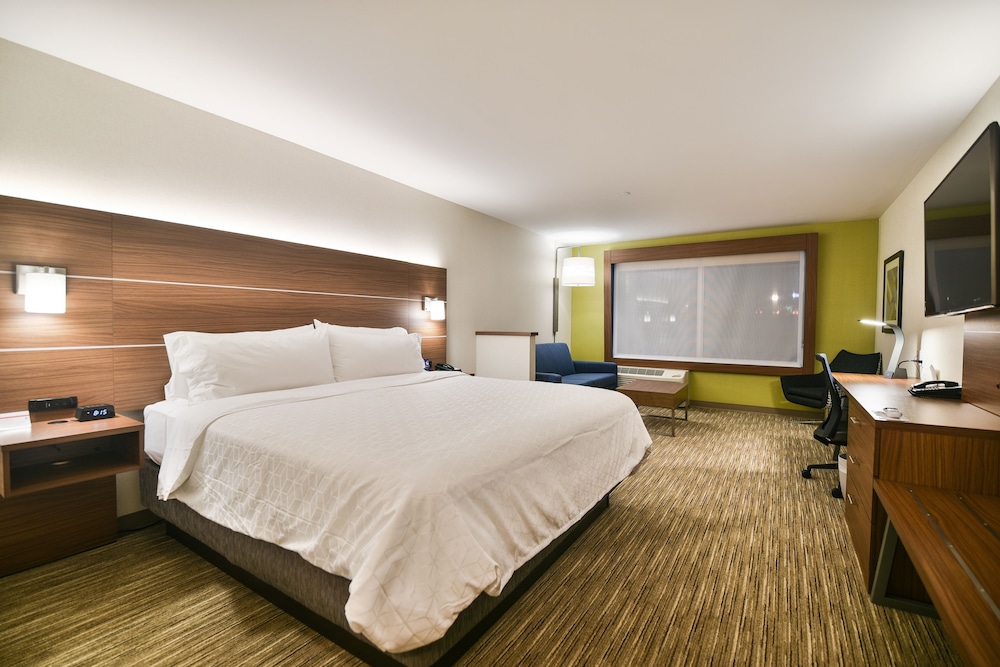 Suite, 1 King Bed with Sofa bed, Accessible (Communications) photo 3