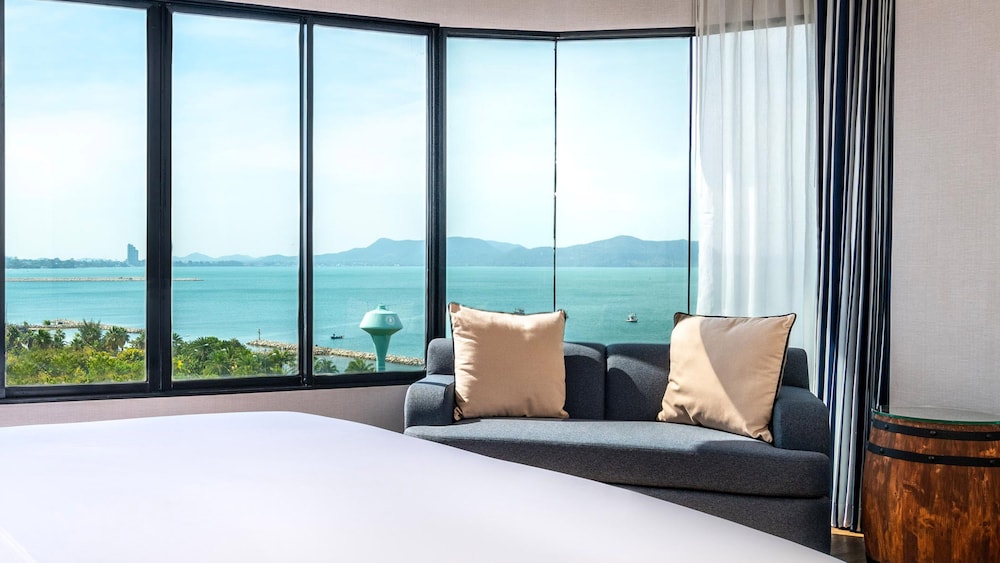 Junior Suite, 1 King Bed - Photo 5