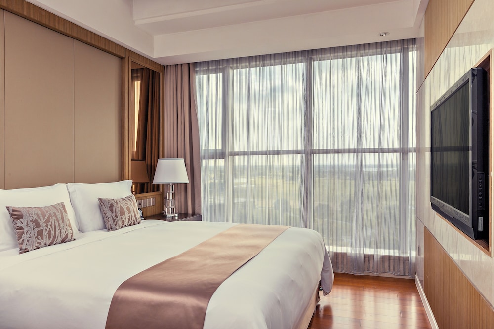Suite, 2 Bedrooms, Golf View thumbnail 5