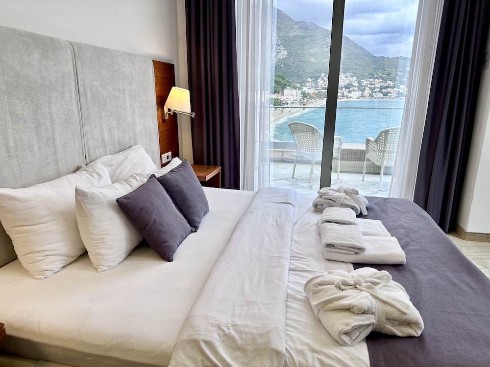 Deluxe Room, Balcony, Sea View photo 1