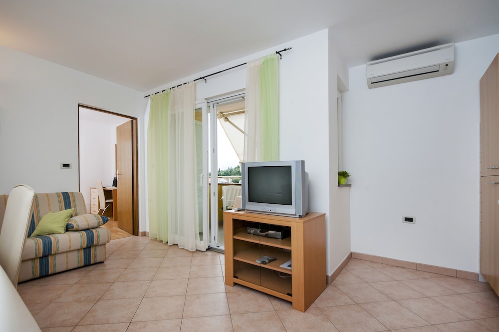 Business Apartment, 1 Bedroom, Sea View, Garden Area