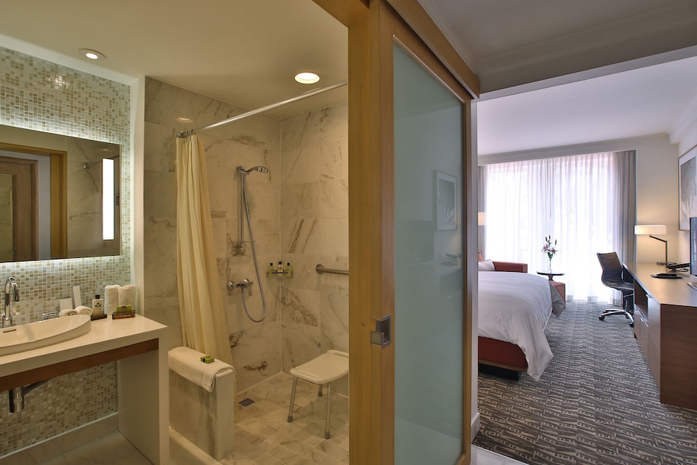 Classic Room, 1 King Bed, Accessible - Photo 8