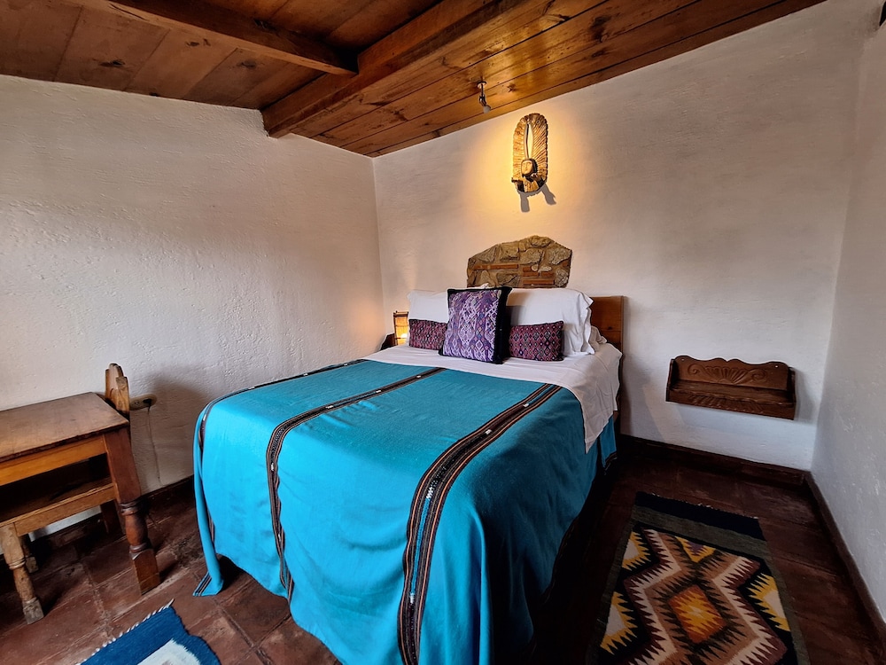Double Room, 1 Double Bed, Shared Bathroom, Volcano View photo 3