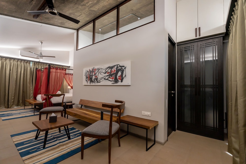 Executive Double Room, 1 Bedroom, Non Smoking, Pool Access - Photo 3
