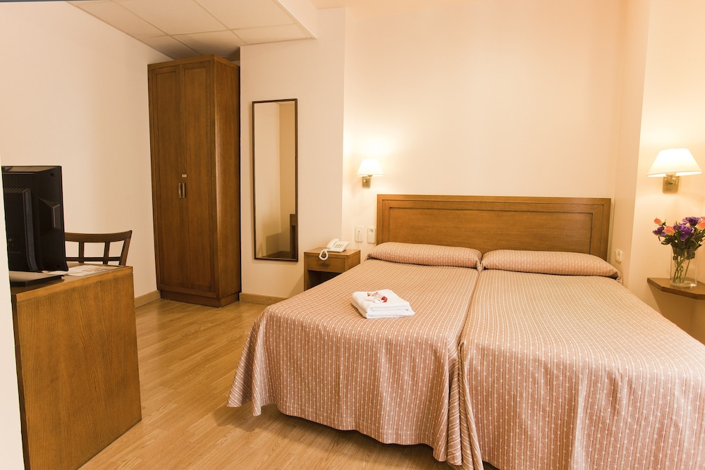 Double room with extra bed photo 2