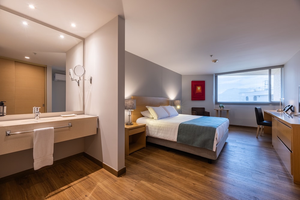 Standard Room, 1 Queen Bed (Superior Queen Bed) - Photo 2