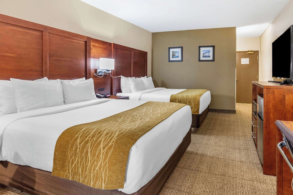 Standard Room, 2 Queen Beds, Non Smoking - Photo 3