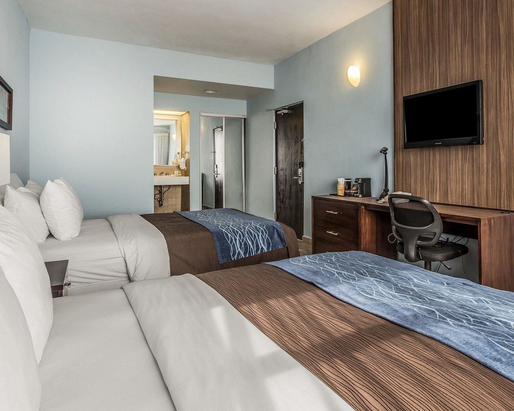 Room, 2 Queen Beds, Non Smoking (Upgrade) - Photo 1