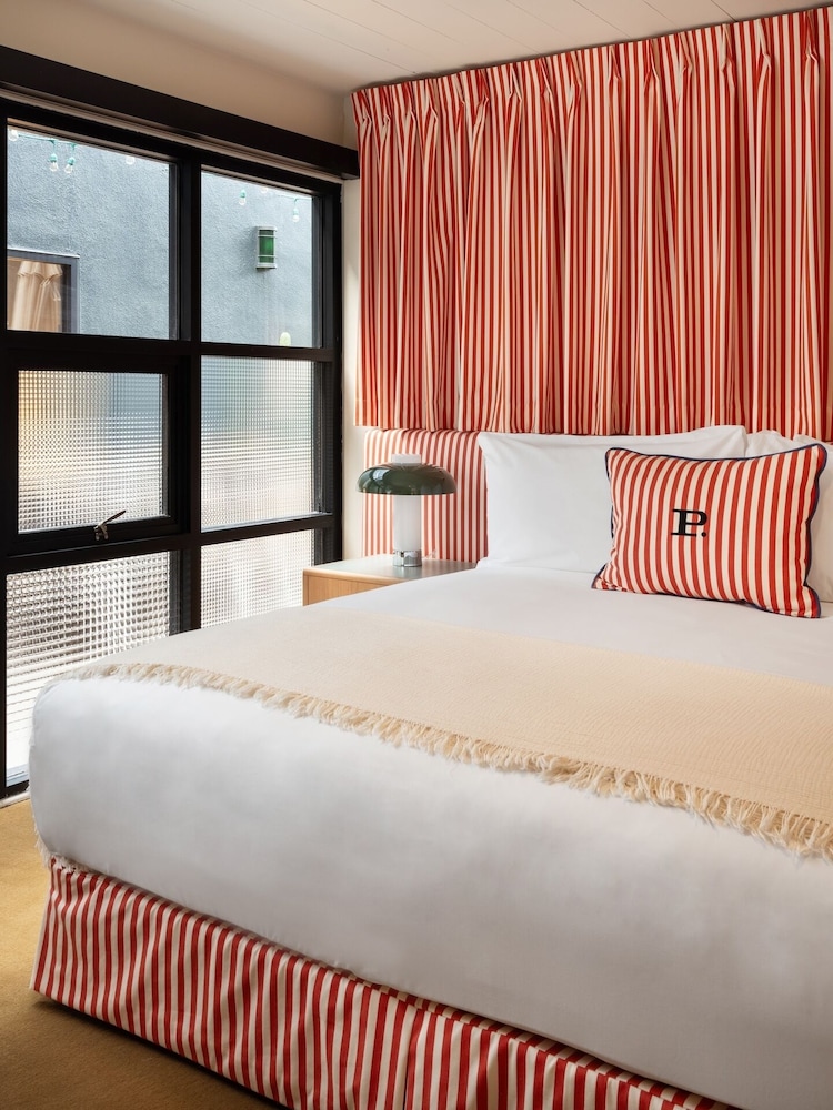 Standard Room, 1 King Bed photo 1