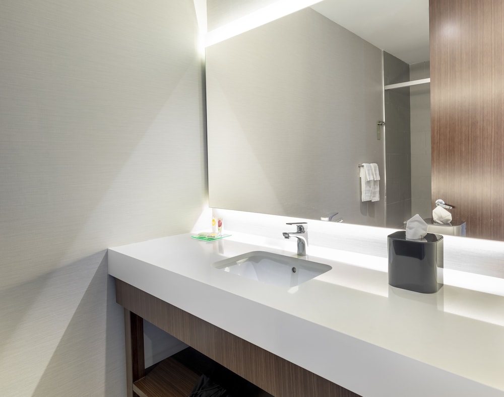 Deluxe Room, Multiple Beds (High Floor) - Photo 5
