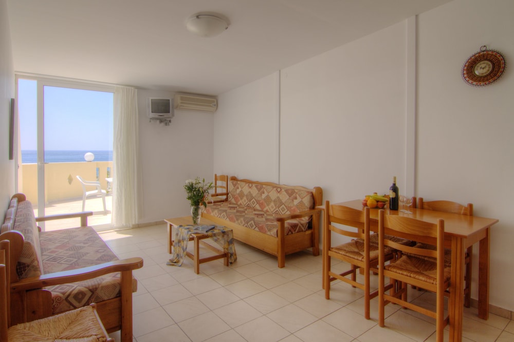 Superior Two Bedroom Apartment Sea View with Jacuzzi