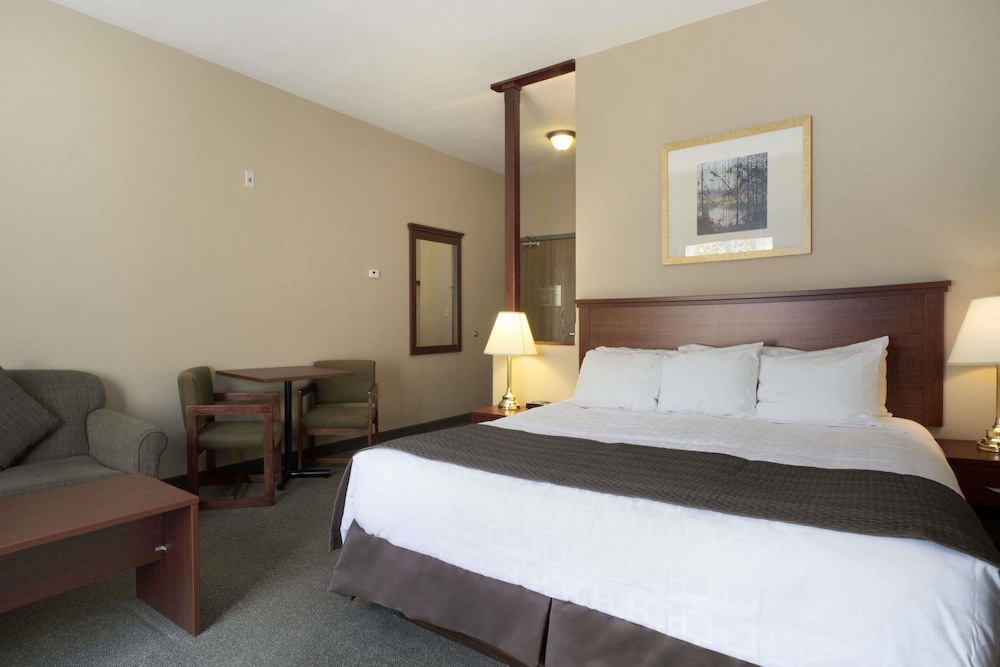 Business Room, 1 King Bed, Non Smoking - Photo 9