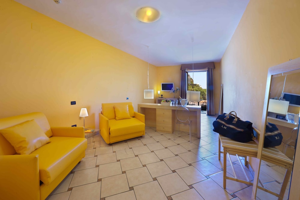Comfort Room, Partial Sea View photo 1