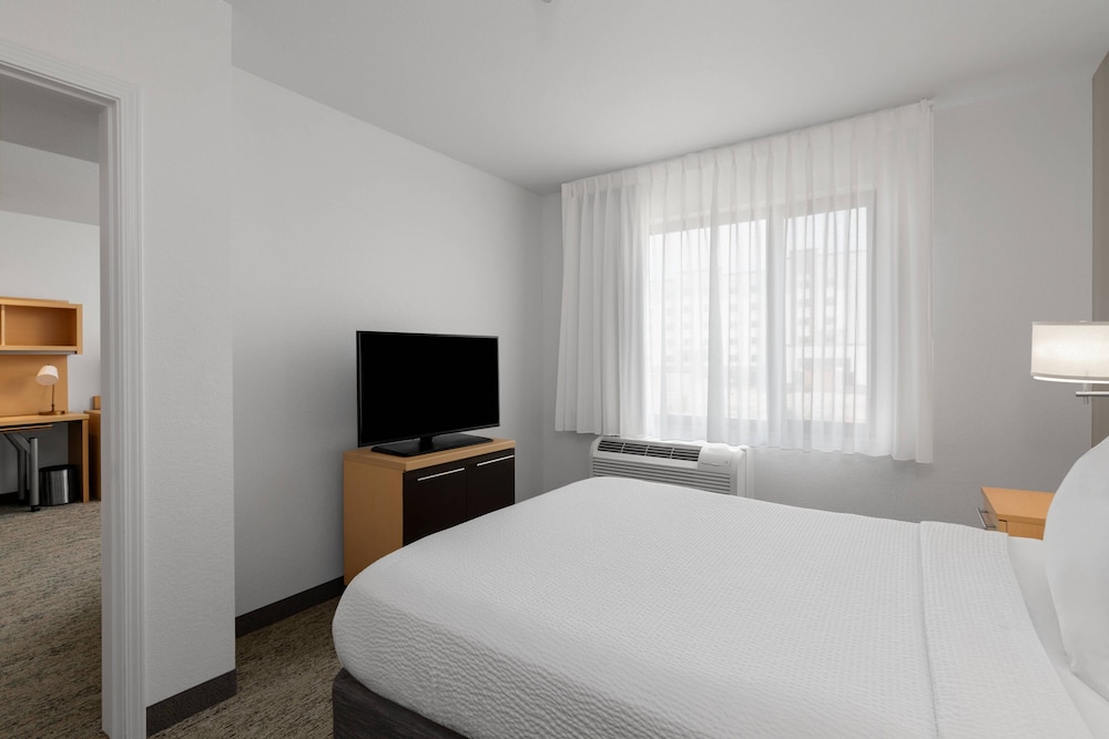 Suite, 1 Bedroom - Photo 3
