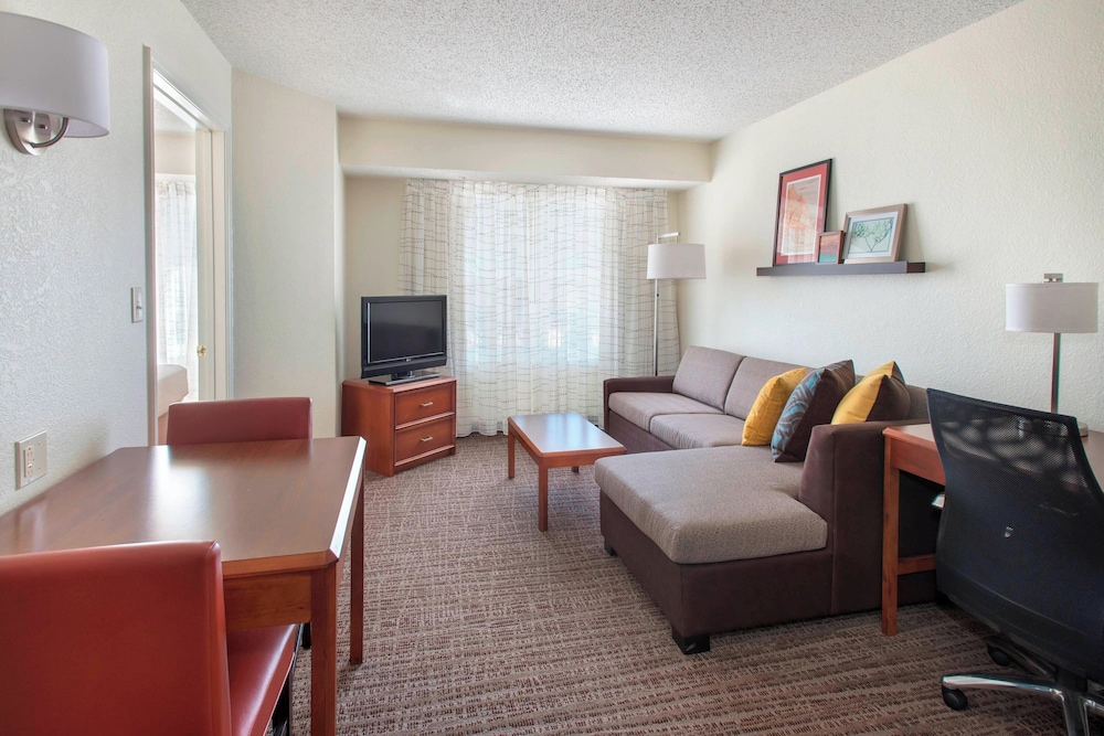 Suite, 1 Bedroom - Photo 1