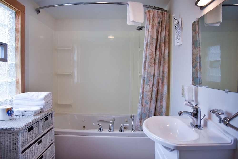 Honeymoon Studio, 1 King Bed photo 2