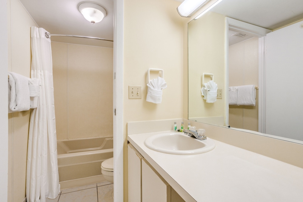 Standard Room, 1 Queen Bed, Mobility Accessible - Photo 3