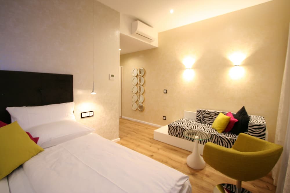 Cuddle Room