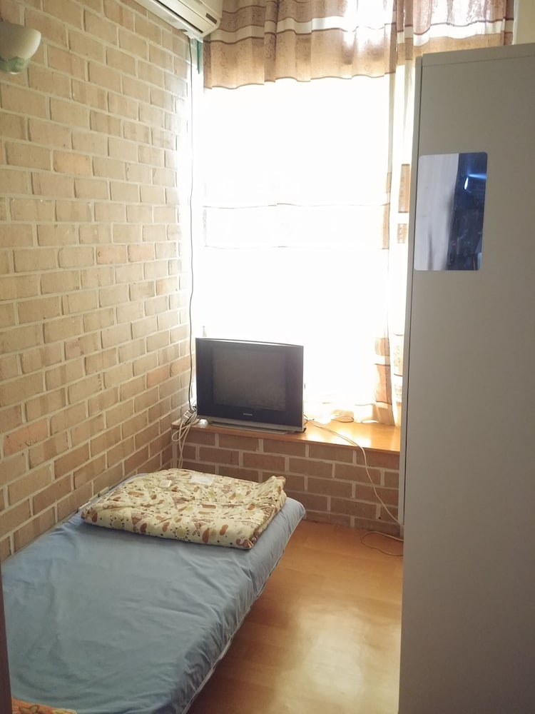 Basic Single Room, City View photo 1