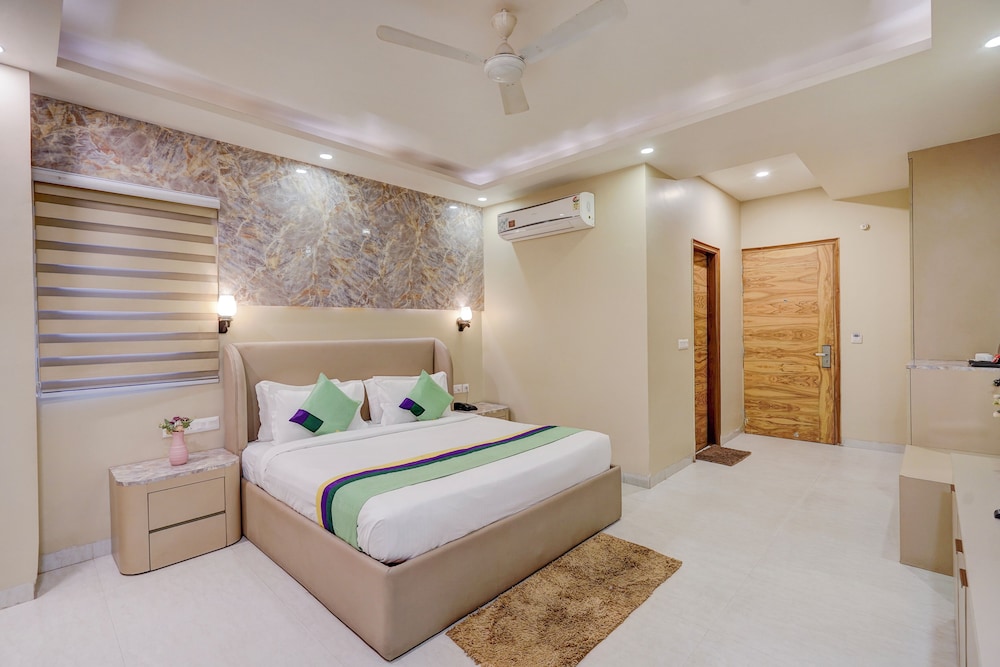 Deluxe Double Room, City View