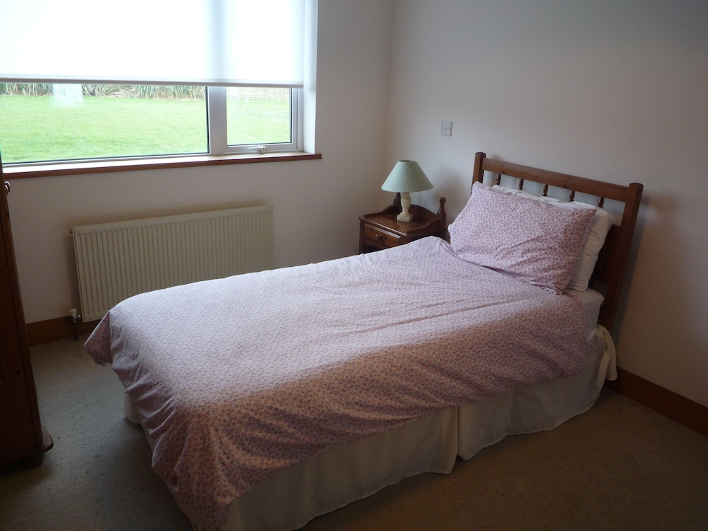 House, 5 Bedrooms, 2 Bathrooms, Sea Facing photo 2