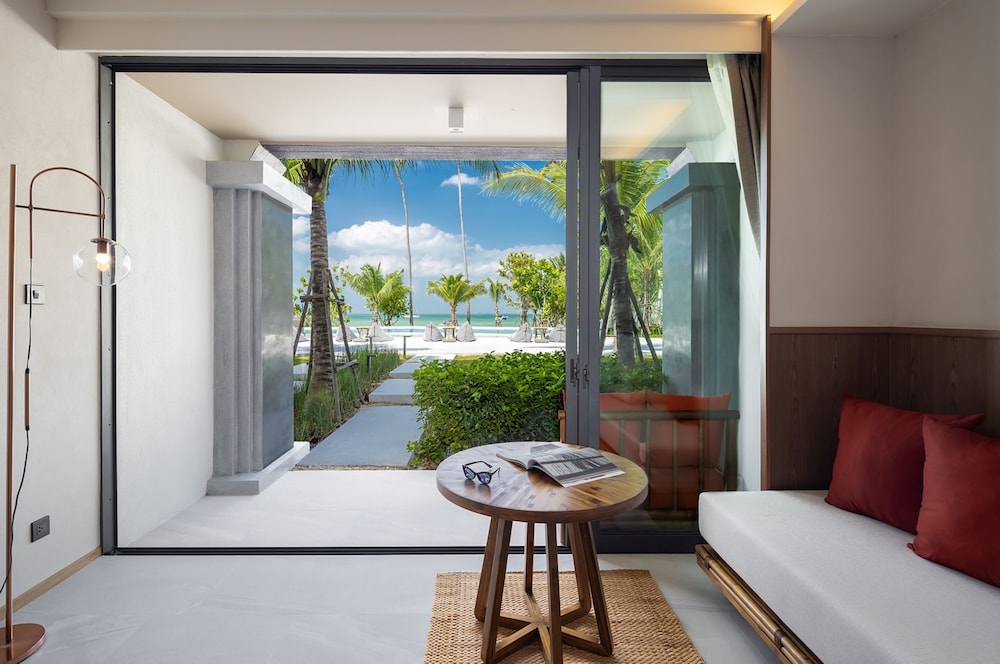 Deluxe Pool Access Seaview - Photo 4