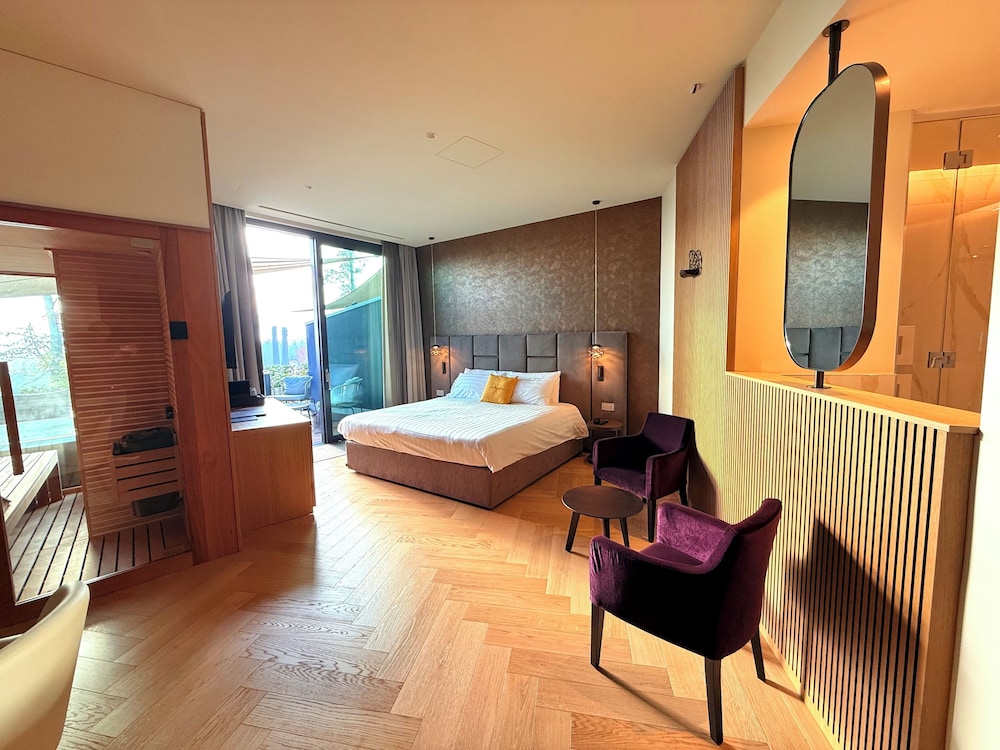 Elite Suite